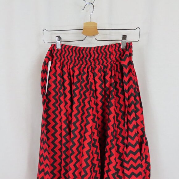 Gorgeous Red and Black Mexican Dancer Circle Flare Skirt - Picture 2 of 12